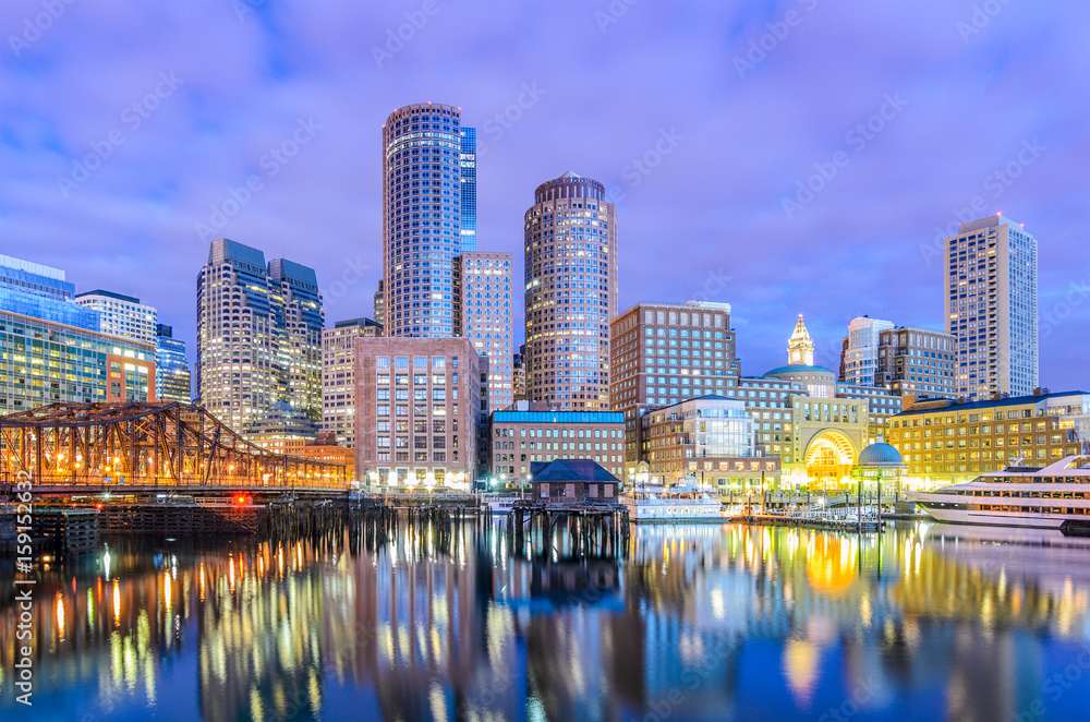 美国马萨诸塞州波士顿海港天际线。