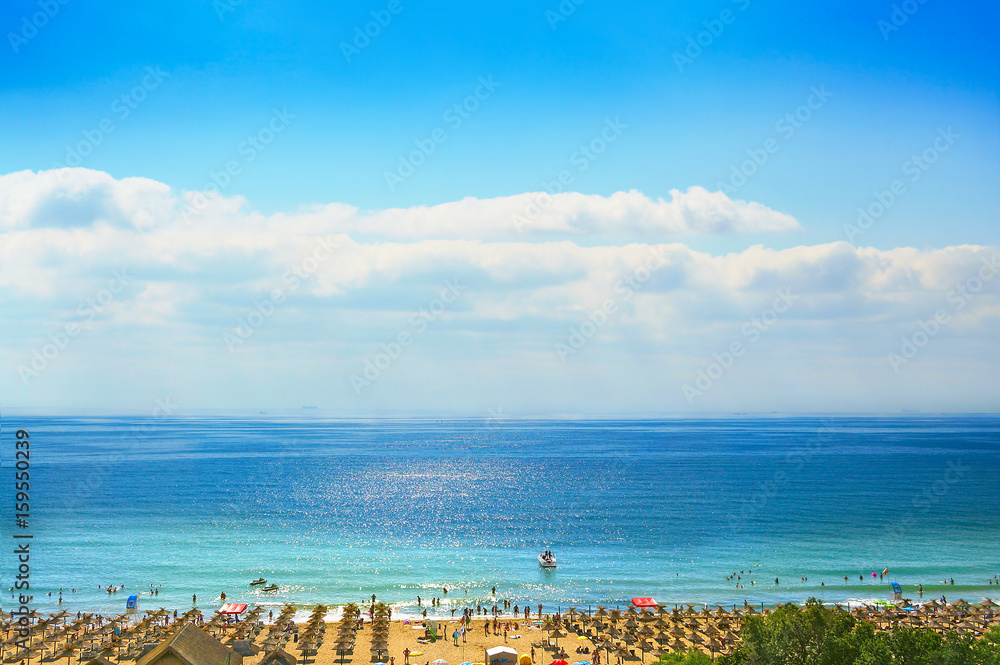 保加利亚阳光海滩度假酒店夏季海滩全景。保加利亚阳光海滩全景。Th
