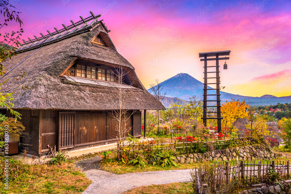 村庄和富士山，日本。