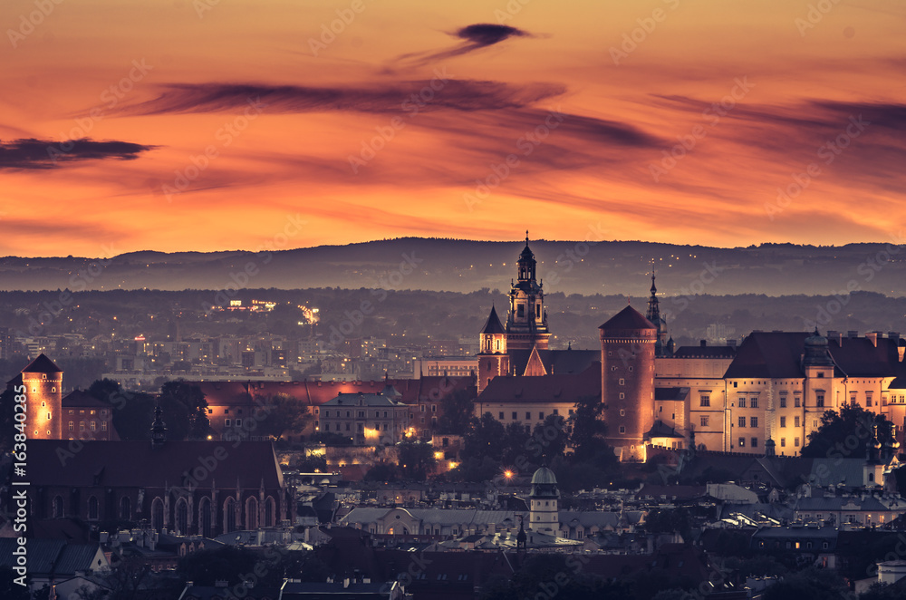 克拉科夫全景图，克拉科夫丘，波兰傍晚的风景。