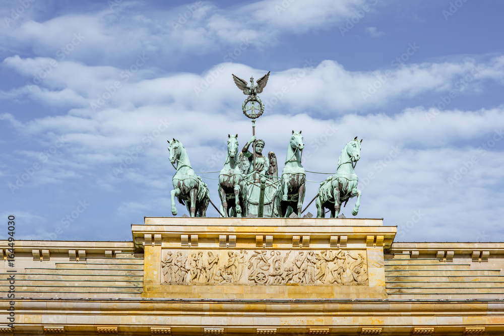 柏林勃兰登堡门上的Quadriga雕塑近景