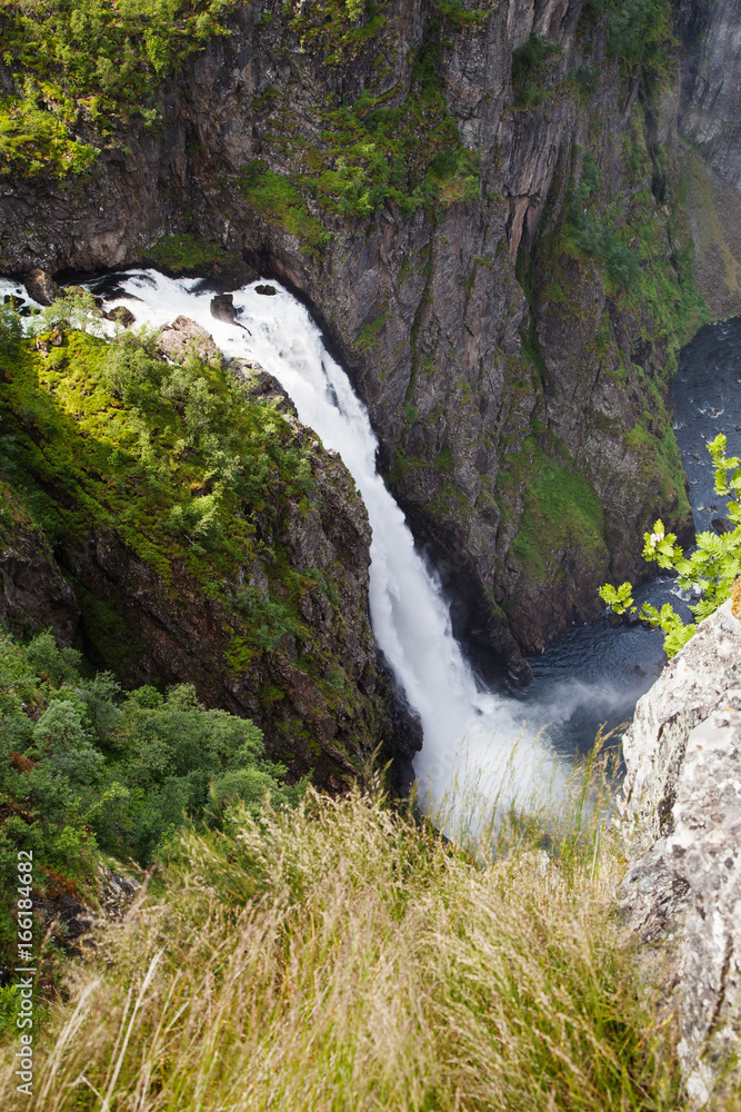 挪威霍达兰的沃林福森瀑布景观