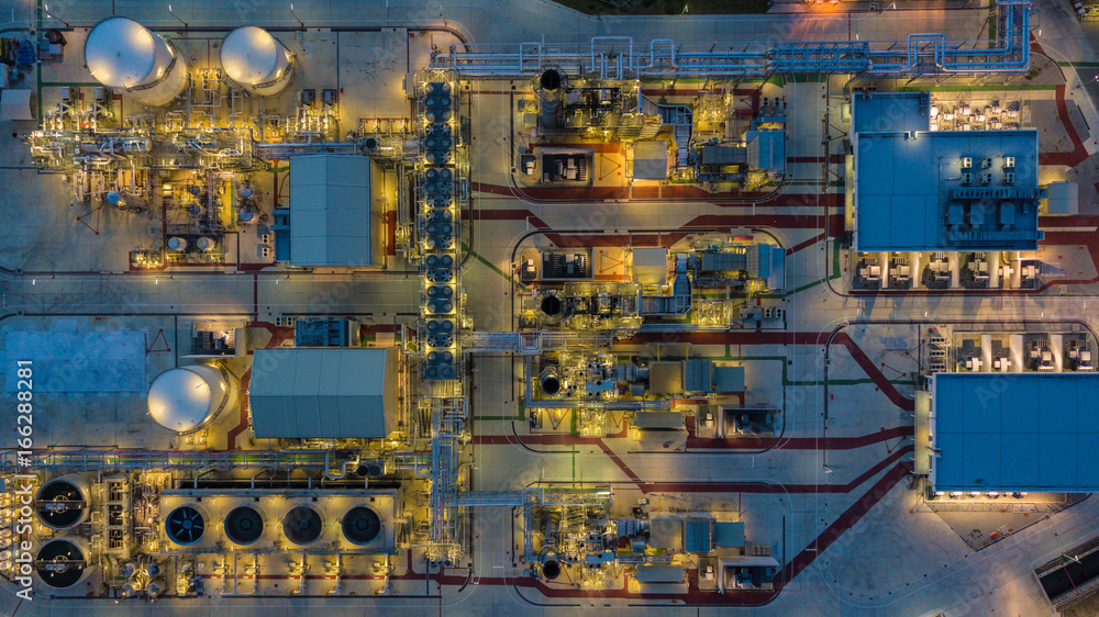 炼油工业，鸟瞰石油和天然气炼油厂。