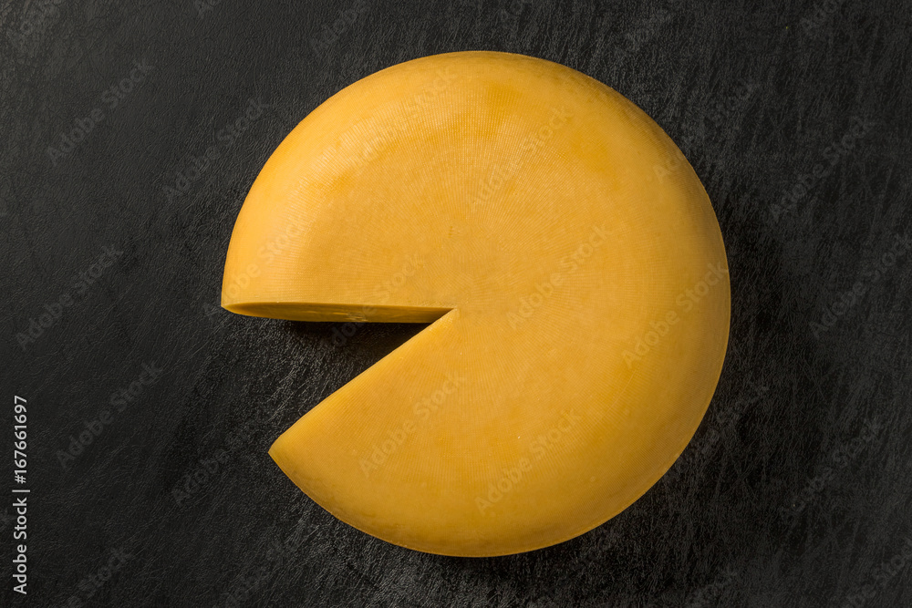 丸ごとゴーダチーズ　 whole gouda cheese from the Netherland