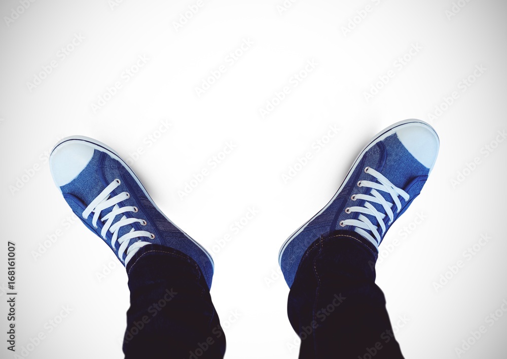 白底蓝鞋