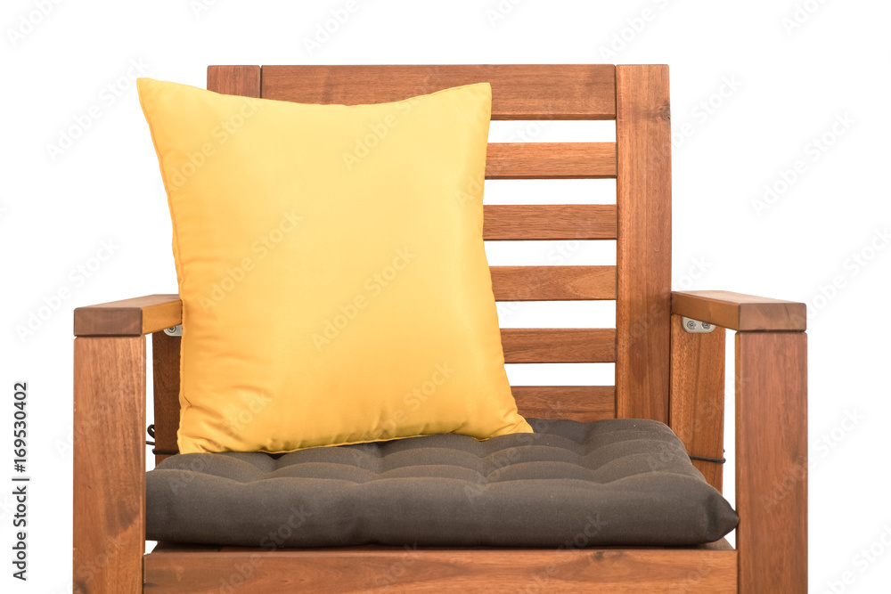白色背景隔离带软垫的木椅