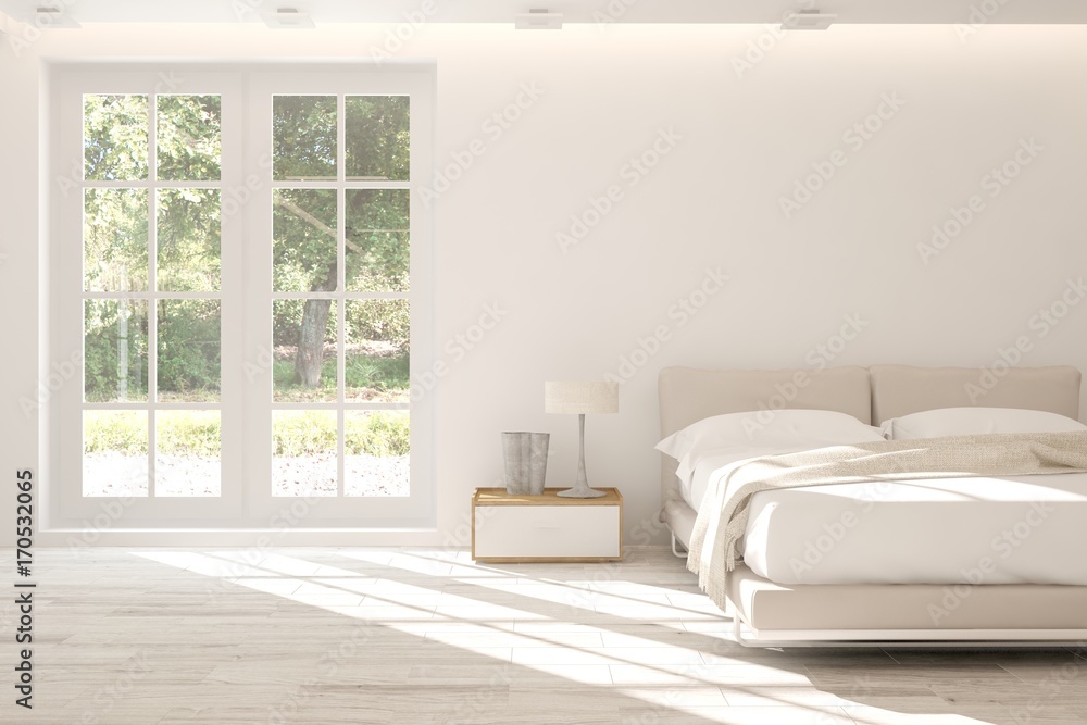 白色极简主义卧室的灵感，窗户里有夏季景观。斯堪的纳维亚室内设计