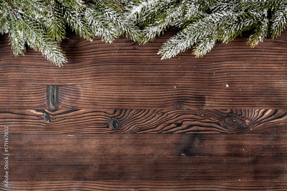 深色木质背景上的圣诞装饰品新年生活