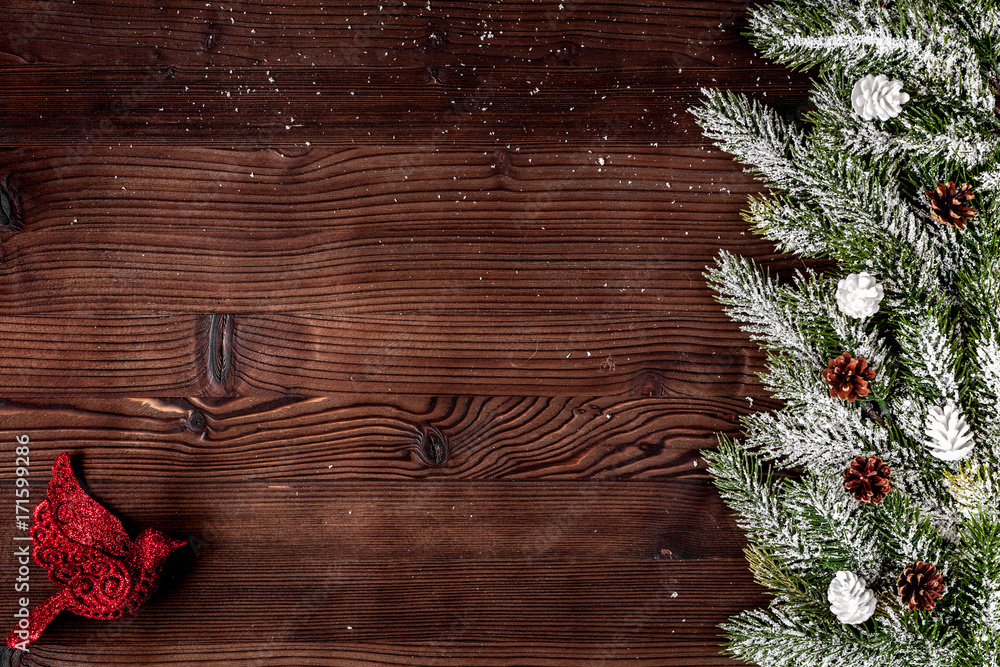 圣诞装饰深色木质背景的新年生活