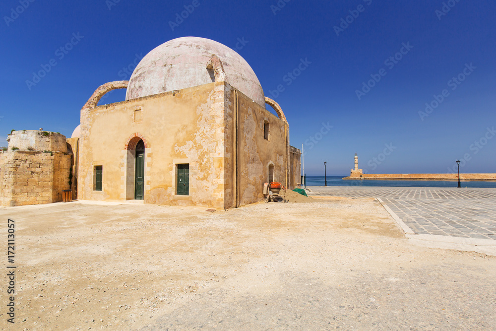 希腊克里特岛查尼亚港的老清真寺