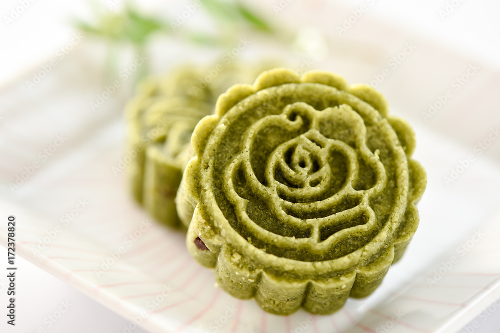 绿豆糕（绿豆糕）是一种传统的、受欢迎的中国夏季甜点，为月亮F制作