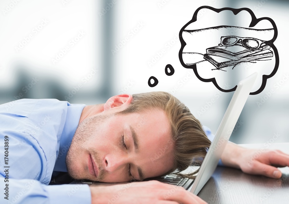 商务人士睡在笔记本电脑前，对着模糊的物体梦想假期