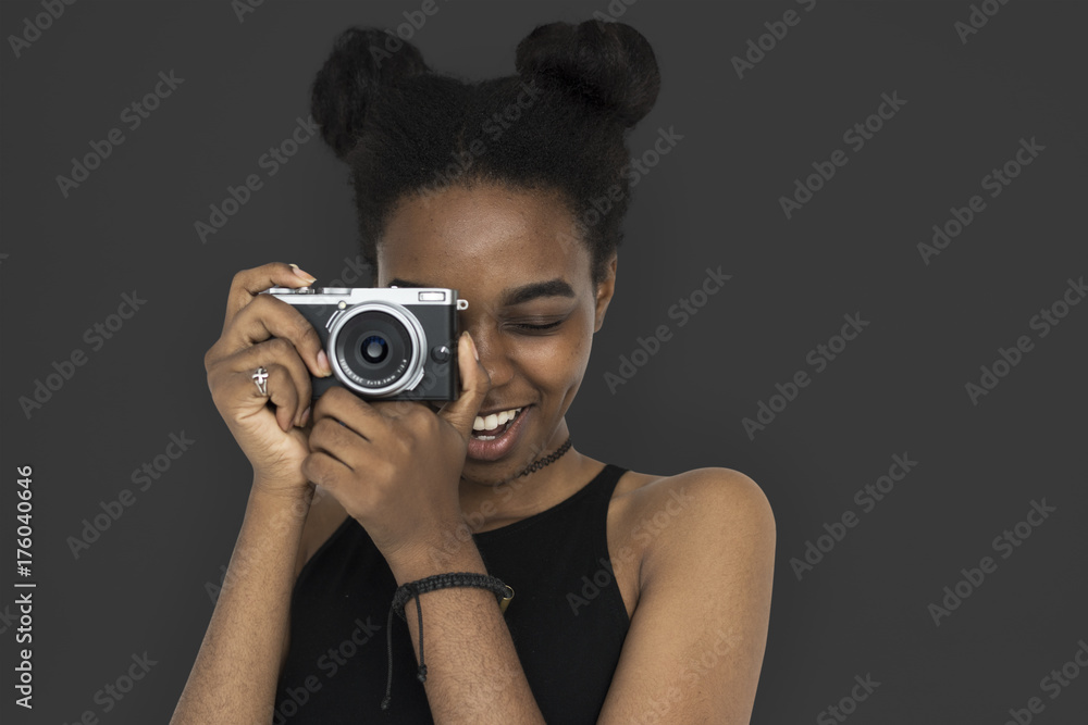 非洲女性相机聚焦摄影