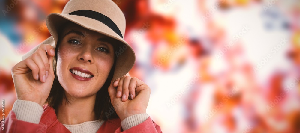 戴帽子的年轻女子特写合成图像