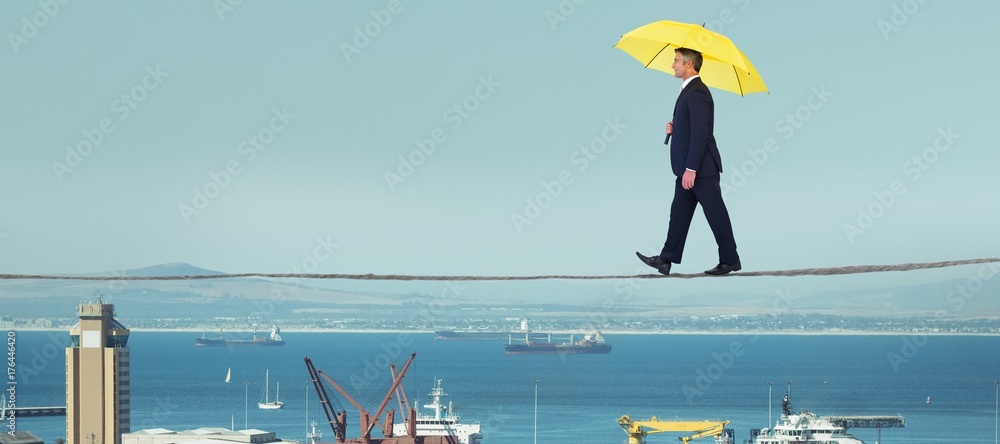 打着黄色雨伞的商人行走的合成图像