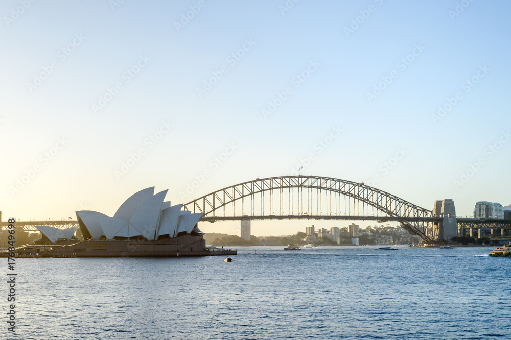 悉尼歌剧院和海港大桥，悉尼港，澳大利亚。