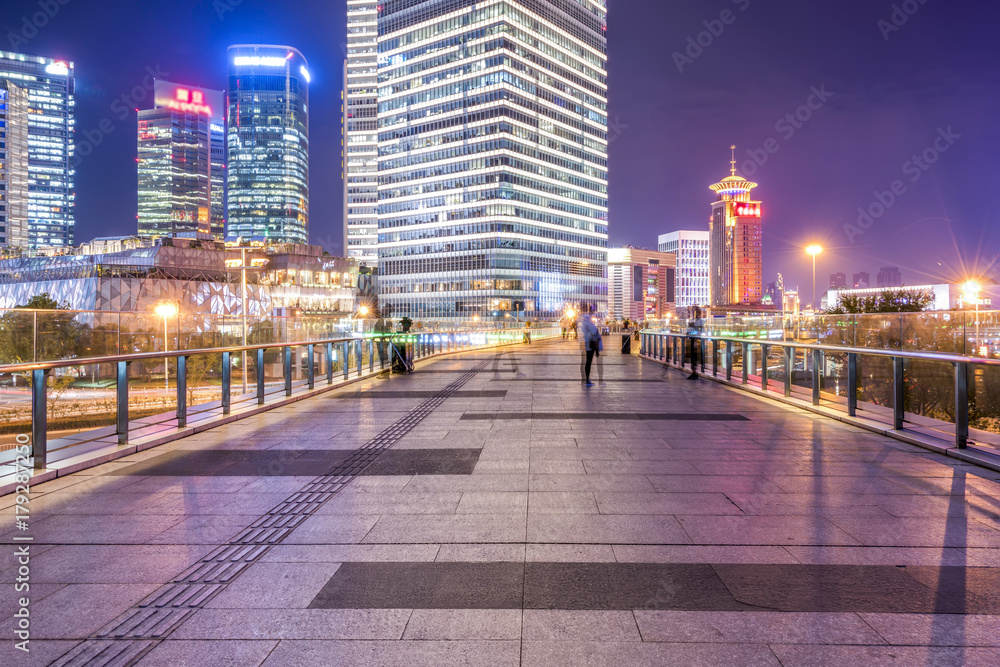上海陆家嘴金融区广场之夜