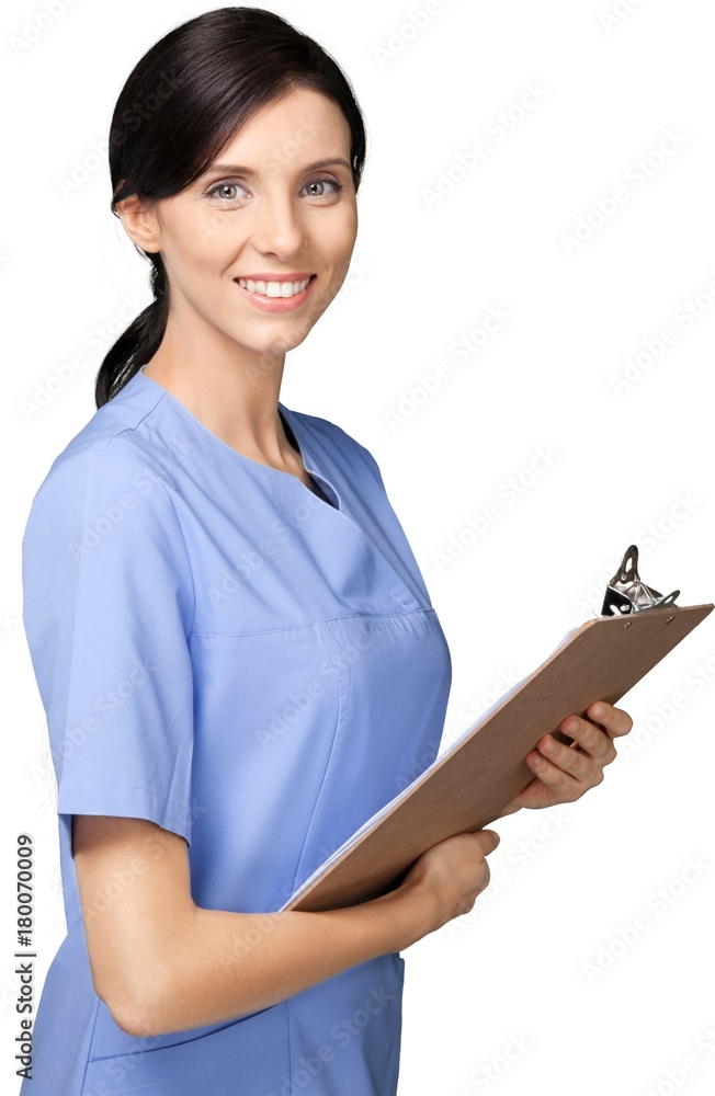 女护士/医生拿着剪贴板的肖像