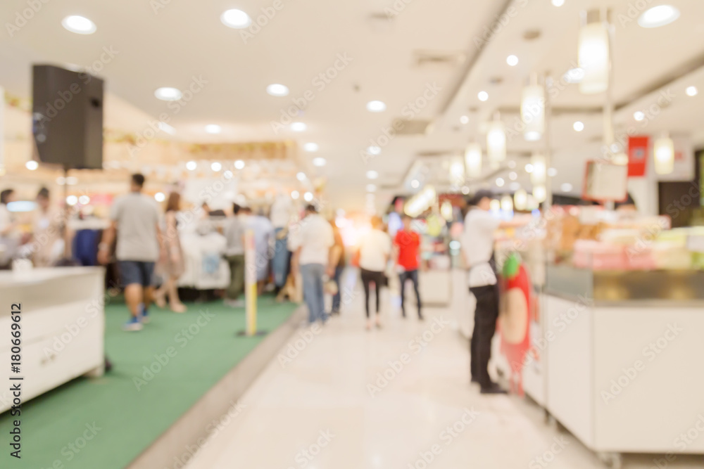 模糊购物中心或百货公司的背景图像，带有散焦和人物背景使用co