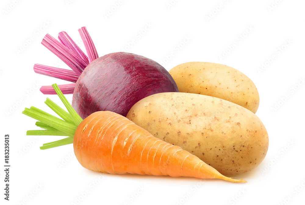 孤立的根类蔬菜。生胡萝卜、土豆和甜菜根在白色背景上用clippi分离