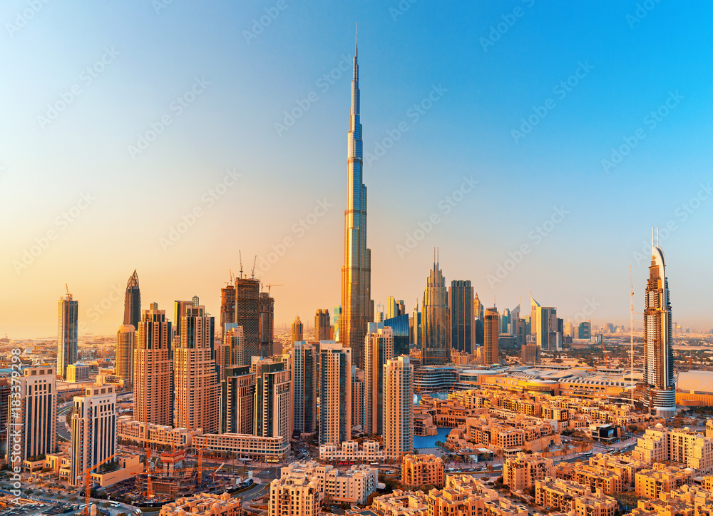 阿联酋迪拜-2017年1月18日：美丽的迪拜市中心日落时分，阿联酋迪拜