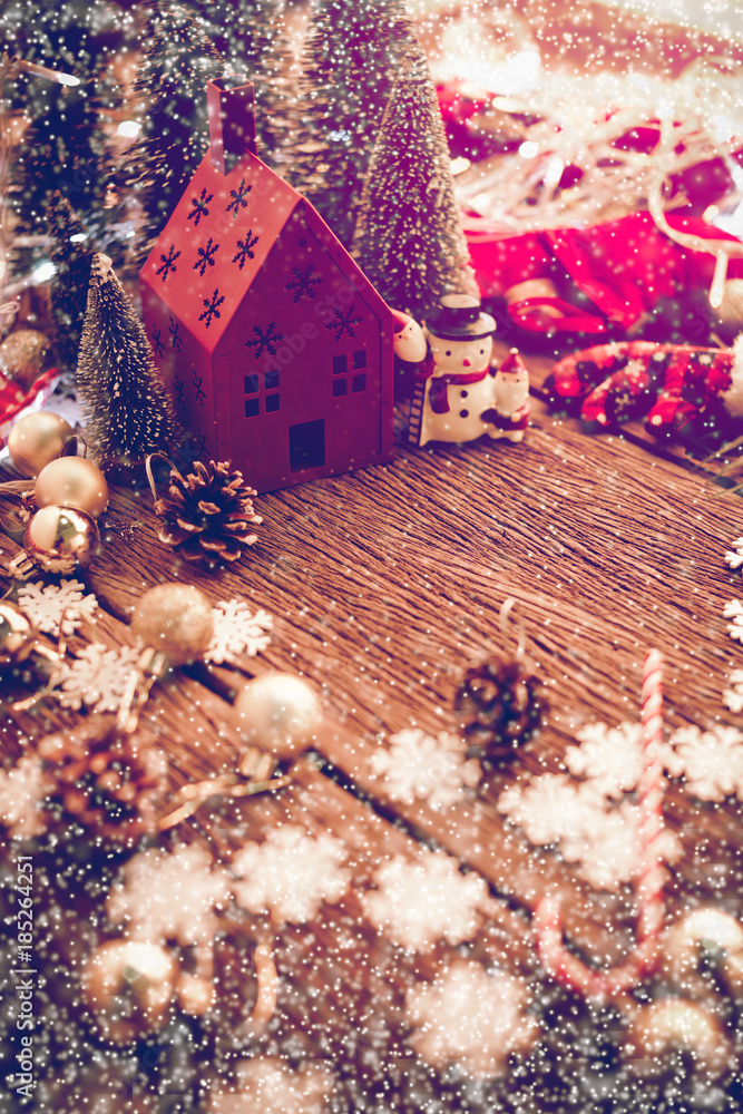 圣诞节快乐，新年概念，免费在木质顶部布置装饰物品