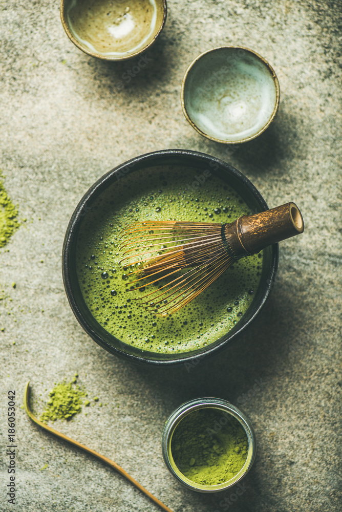 日本抹茶冲泡工具的平面图。锡罐抹茶粉，茶勺，茶森