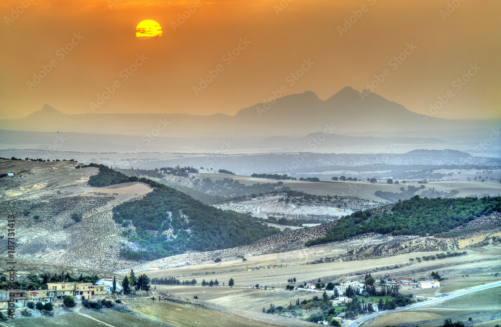 突尼斯西北部Le Kef附近山丘上的日落