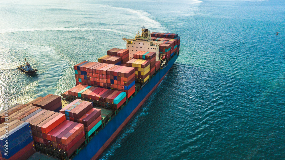 鸟瞰集装箱货船，国际集装箱船业务物流和运输