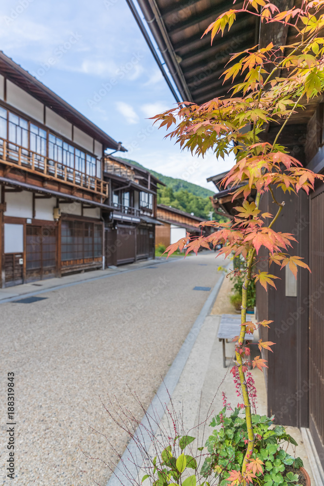 传统木制建筑的日本古镇景观。木佐谷的Narai juku邮政城，