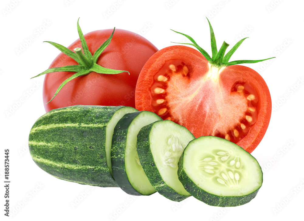 白色背景下分离的番茄和黄瓜