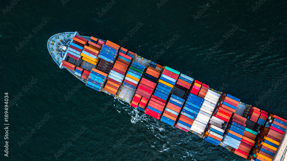 国际集装箱进出口和商务物流、物流和运输中的货船