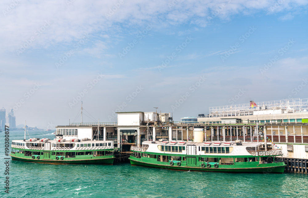 香港九龙码头的船只