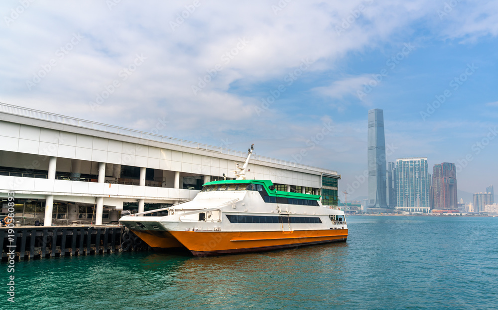 香港中环码头之船