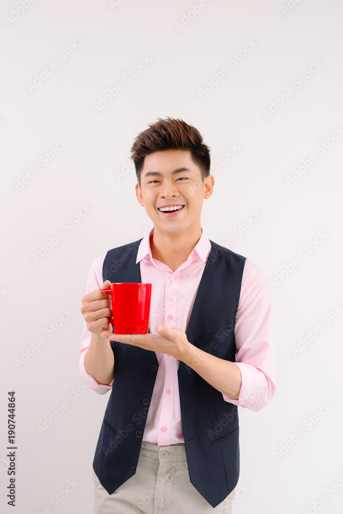 亚洲英俊男子喝咖啡的肖像
