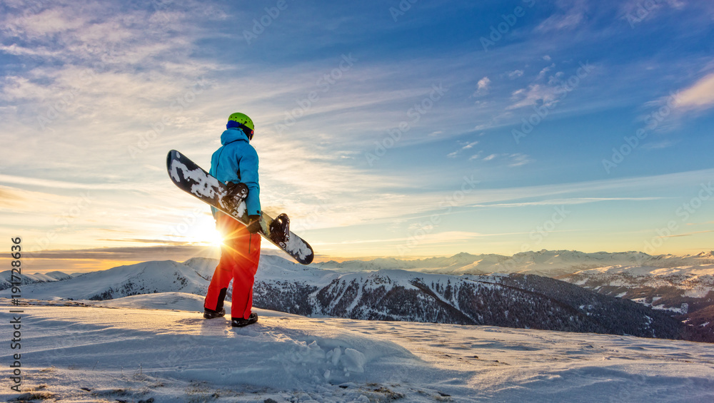 山顶上的滑雪板，阿尔卑斯山的风景