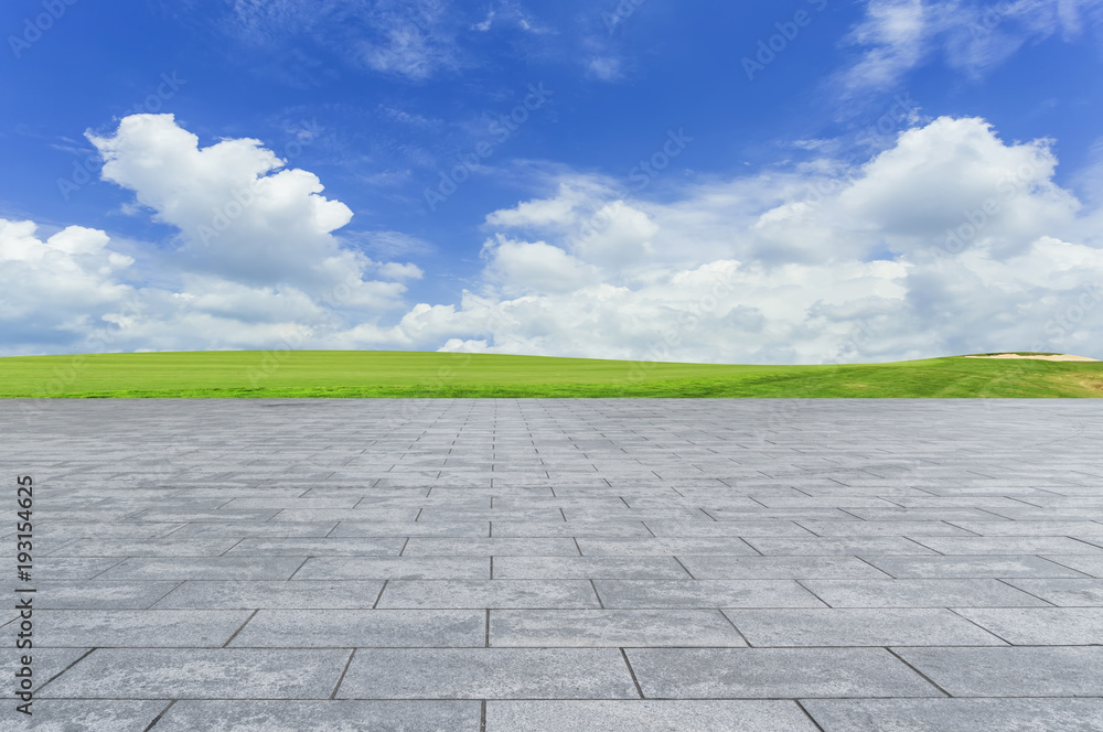 蓝天白云下的广场砖和大草原