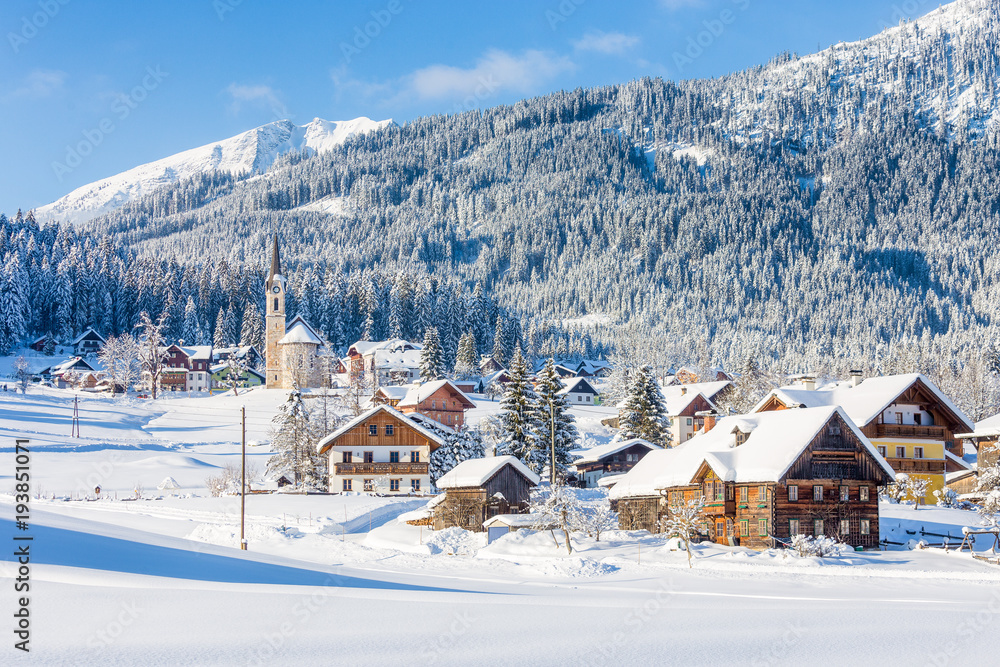 奥地利上奥地利州冬季的戈索山村