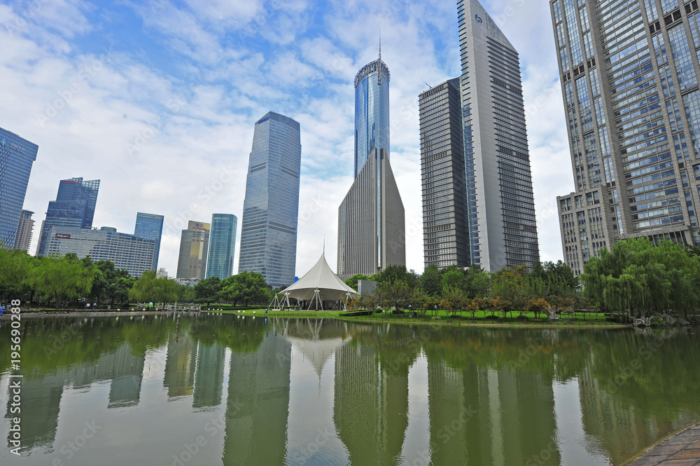 2015年9月24日，中国上海，世界金融中心陆家嘴集团摩天大楼。