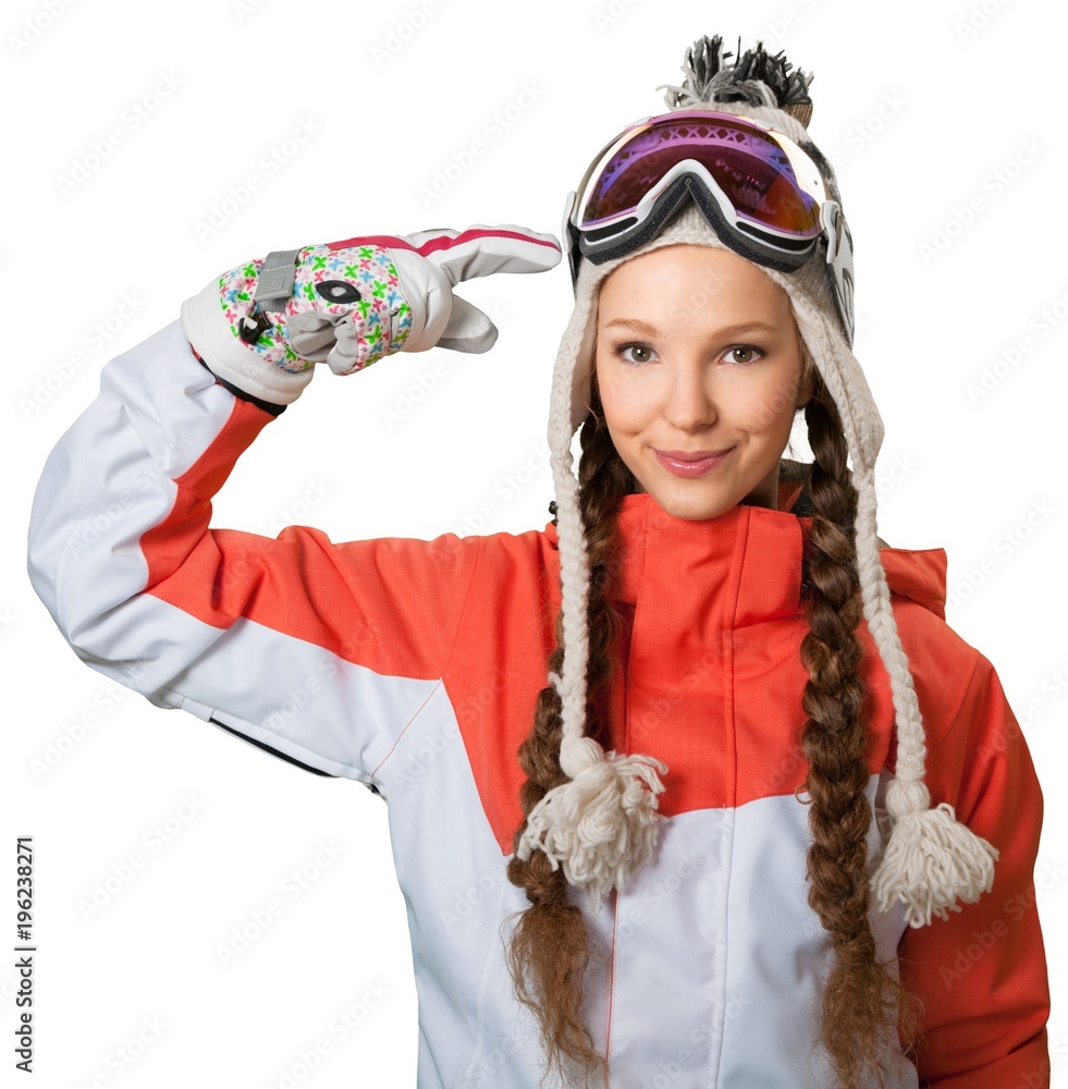 女滑雪运动员拿着护目镜