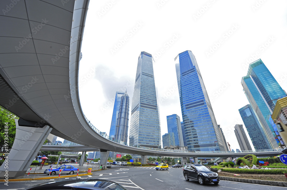 2015年9月24日，中国上海，世界金融中心陆家嘴集团的摩天大楼。