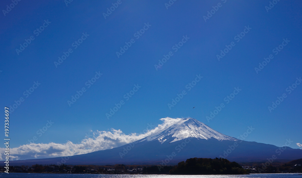 富士山和川口湖周围的城市，日本