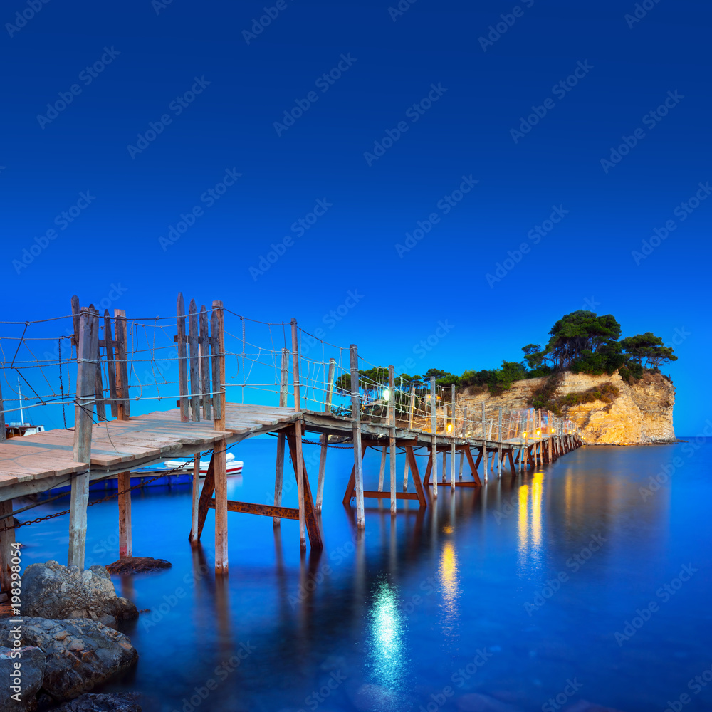 通往希腊Zakhynthos岛的吊桥