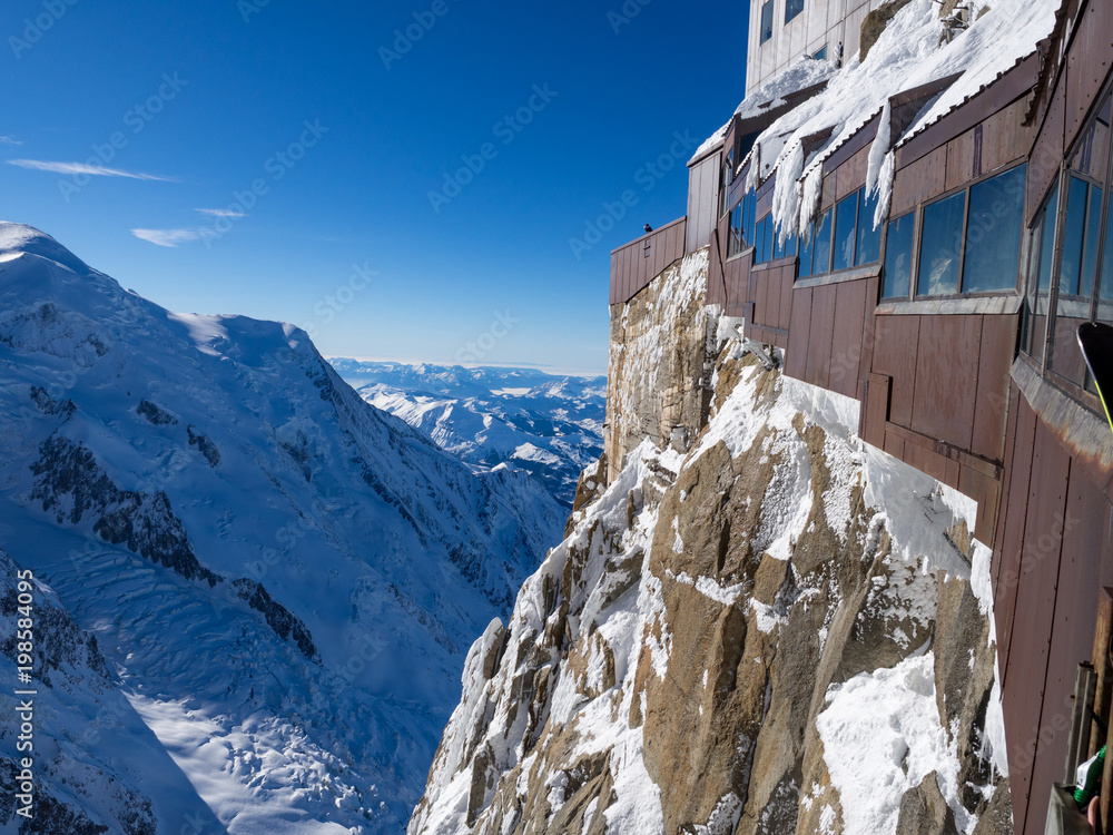 Aiguille du Midi，法国阿尔卑斯山。滑雪场。Chamonix Mont Blanc，法国。欧洲度假