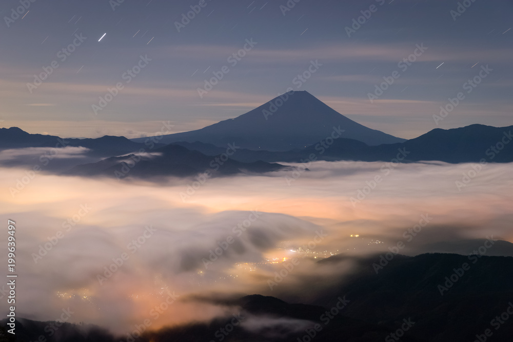 富士山，夏日雾海