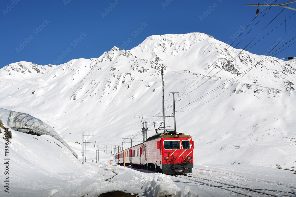 瑞士阿尔卑斯山窄轨列车