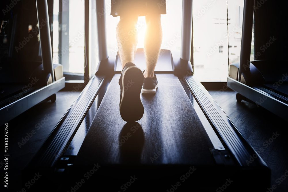 健康人在跑步机上跑步的锻炼理念
