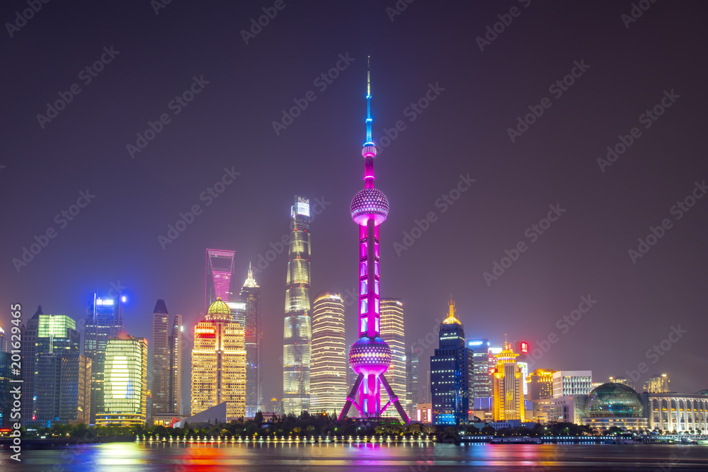 上海外滩陆家嘴金融区的建筑景观和天际线