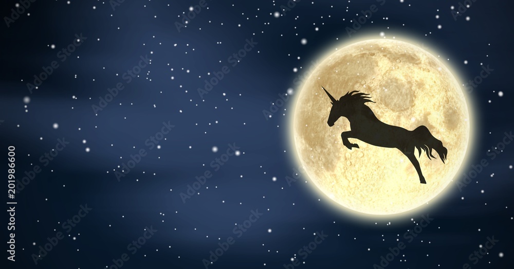 独角兽的侧影在夜空中飞越月球