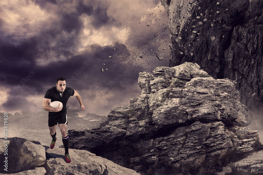 橄榄球运动员带球跑步，撞上从悬崖上摔下来的岩石